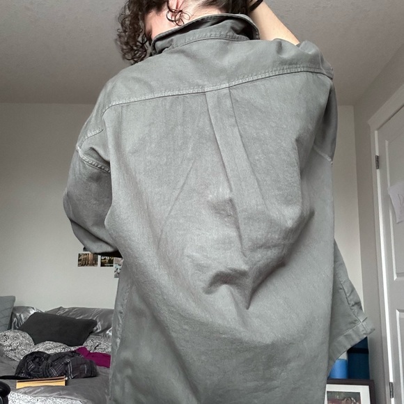 Uniqlo short-sleeve canvas-like button up. - Picture 4 of 5